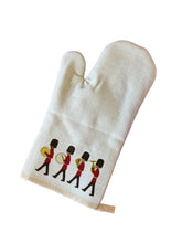 Load image into Gallery viewer, Changing of the Guard single Oven mitt